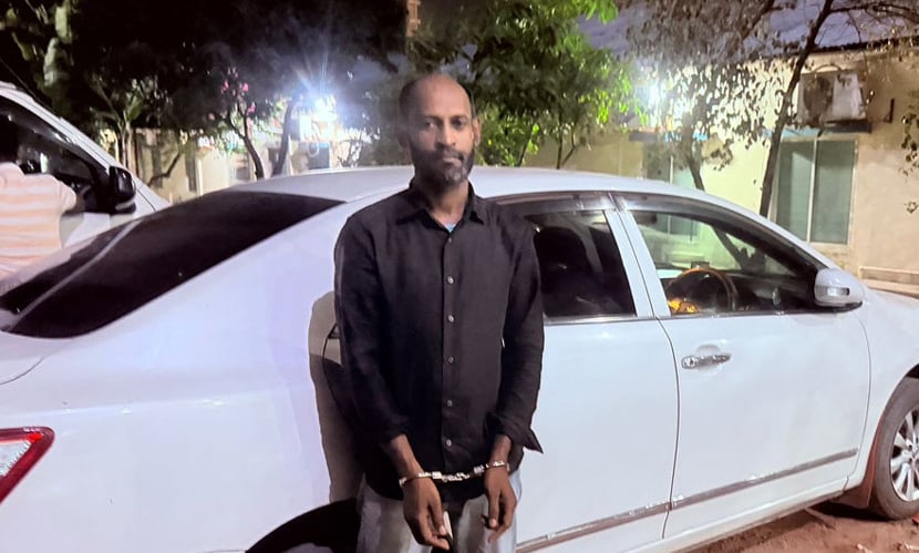 ভবনের পার্কিং থেকে চুরি হওয়া প্রাইভেটকার উদ্ধার, গ্রেফতার ১