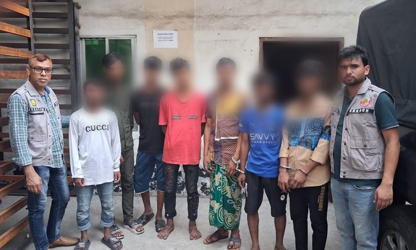 পল্টনে গোয়েন্দা পুলিশের ব্লক রেইড, ৭ জনকে কারাদণ্ড