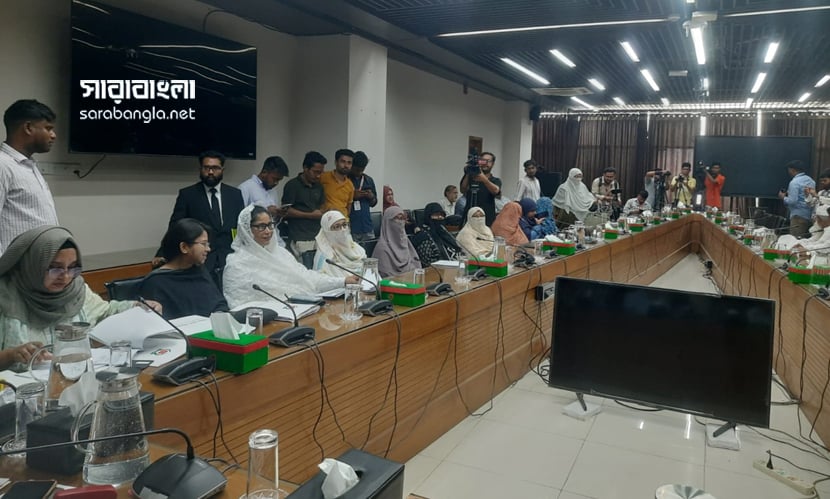 ‎নারী আসনে মনোনয়নপত্র জমা দিতে ইসিতে জামায়াত জোটের ১৩ প্রার্থী