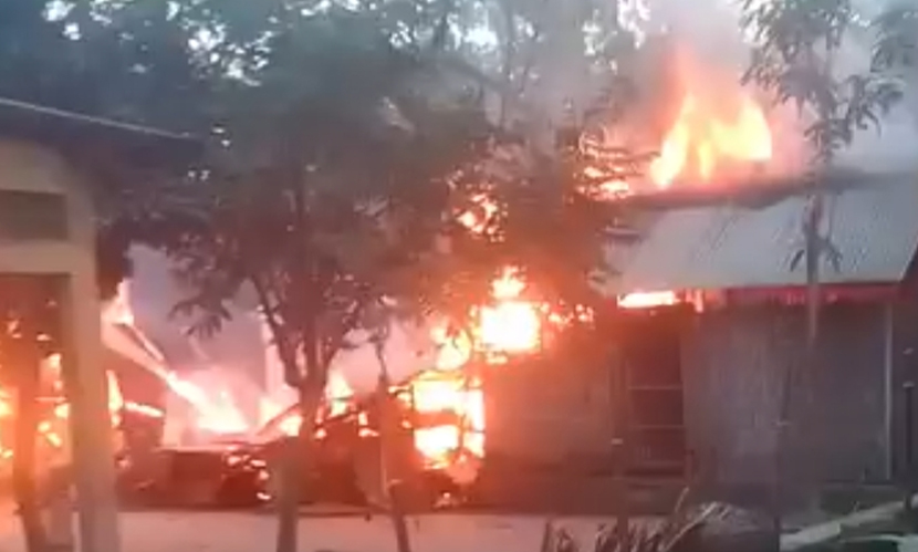 নীলফামারীতে জমি নিয়ে বিরোধ, মায়ের ঘরে আগুন দিল ছেলে