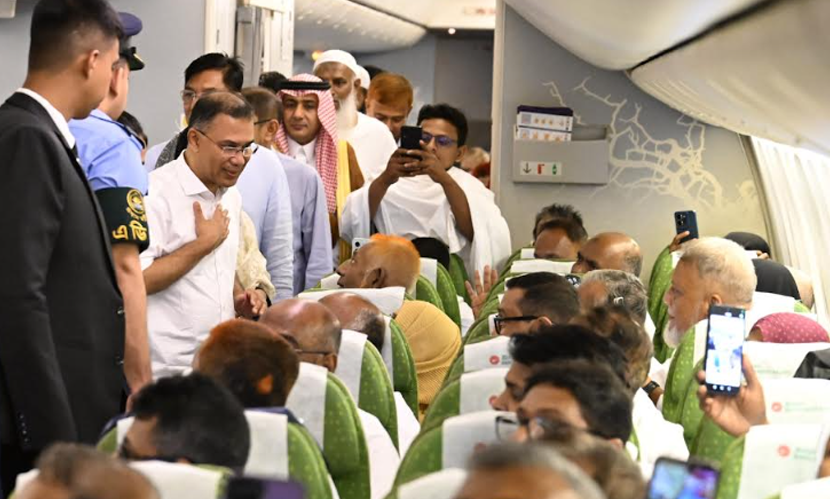 আগামী বছর হজযাত্রীদের খরচ কমানোর আশ্বাস প্রধানমন্ত্রীর