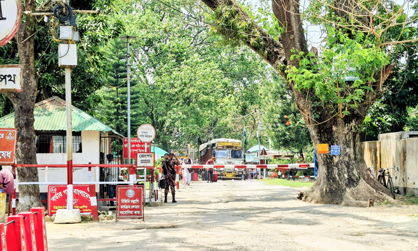 পশ্চিমবঙ্গের নির্বাচন উপলক্ষ্যে হিলি স্থলবন্দরে আমদানি-রফতানি বন্ধ