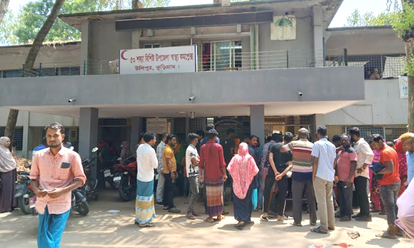 কু‌ড়িগ্রামে ট্রাক্টরের ধাক্কায় অটোরিকশা চালক নিহত, আহত ৪