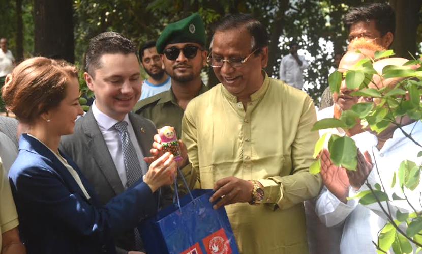 ‘গার্ডেন অব মেমোরি’ বাংলাদেশ ও রাশিয়ার মধ্যে বন্ধুত্বের প্রতীক: ডিএসসিসি প্রশাসক