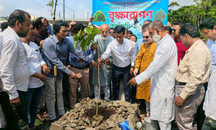 পিরোজপুরে বৃক্ষরোপণ কর্মসূচির উদ্বোধন