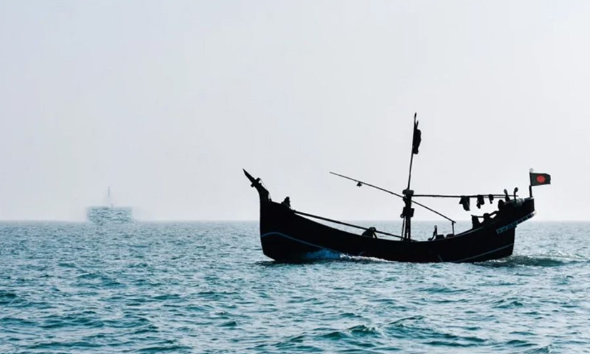 আন্দামান সাগরে ট্রলার ডুবিতে কমপক্ষে ২৫০ বাংলাদেশি ও রোহিঙ্গা নিখোঁজ