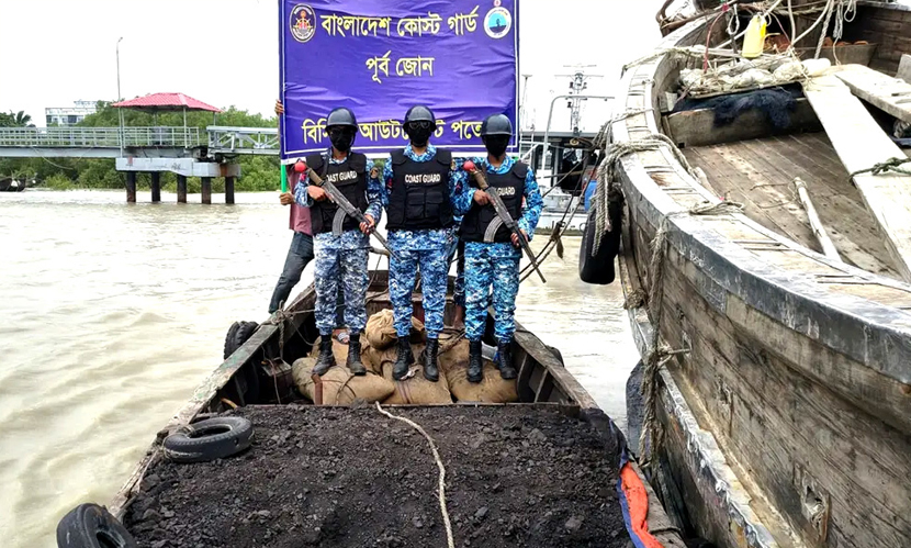 পতেঙ্গায় কোস্ট গার্ডের অভিযানে বিপুল পরিমাণ চোরাইমাল জব্দ