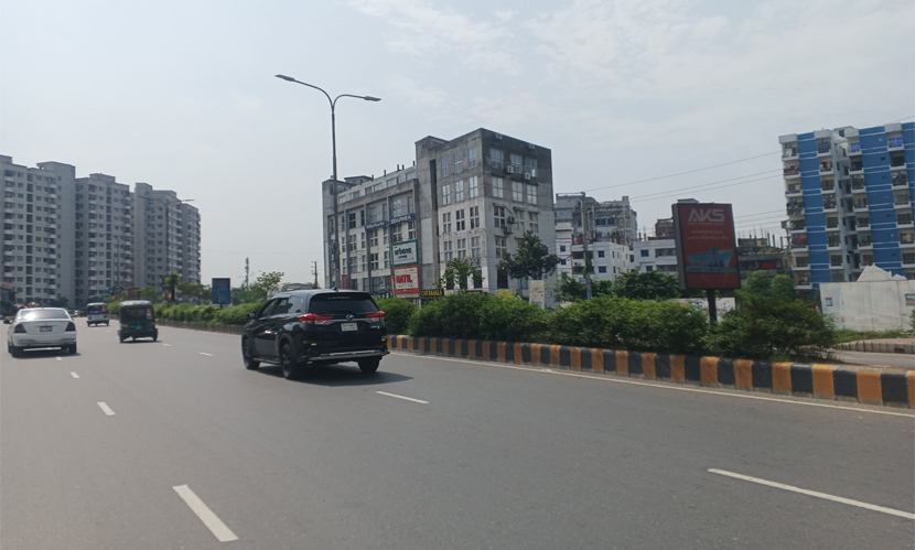 যানজটহীন নিস্তব্ধ নগরী, এ যেন চেনা ঢাকার অচেনা রূপ