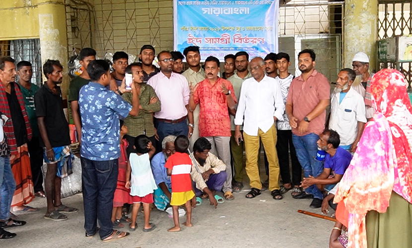 সারাবাংলা কুষ্টিয়া অফিসের উদ্যোগে অসহায়দের মাঝে ঈদসামগ্রী বিতরণ