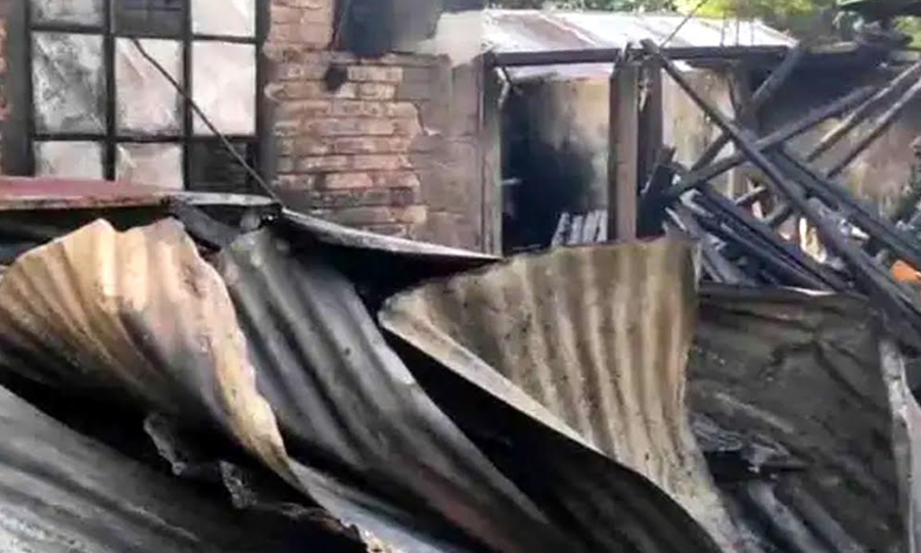 চট্টগ্রামে অগ্নিকাণ্ডে বাড়িসহ পুড়ল কোরবানির ৭ গরু