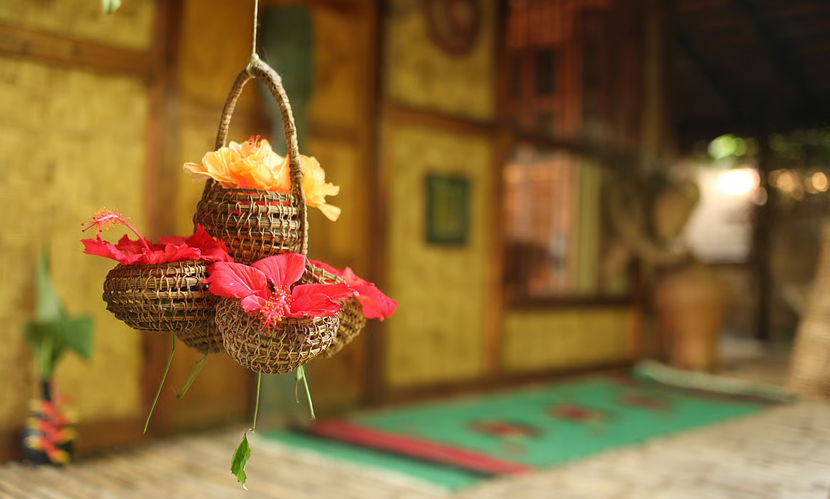 ঘর সাজাতে তাজা ফুলের ম্যাজিক: জানুন সতেজ রাখার নানান উপায়