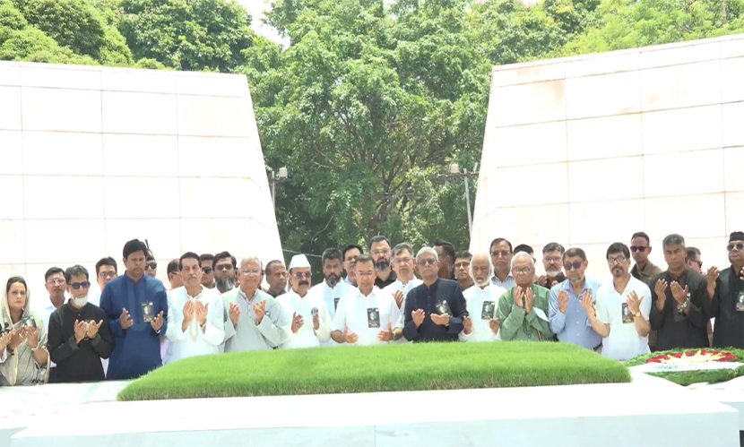 জিয়ার সমাধিতে নেতাকর্মীদের ঢল, প্রধানমন্ত্রীর শ্রদ্ধা নিবেদন