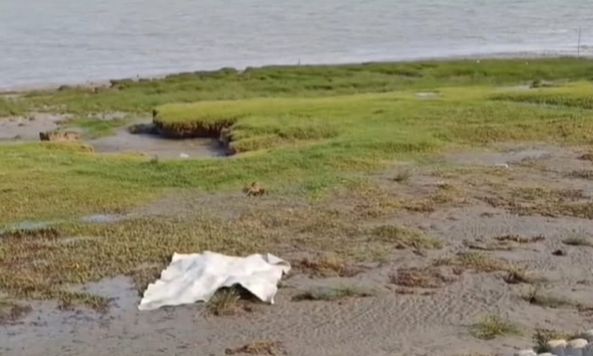 নদীর তীর থেকে অজ্ঞাত নারীর মরদেহ উদ্ধার