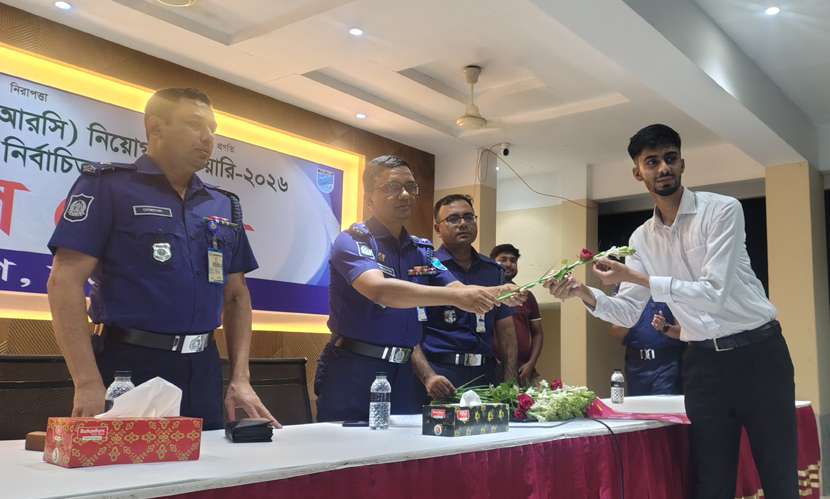 ৫৬ টাকা ফি, পুলিশে চাকরি পেলেন ২০ জন