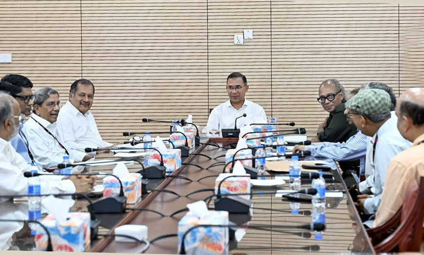 প্রধানমন্ত্রী সঙ্গে বৈঠক করেছেন সম্পাদক পরিষদ নেতারা