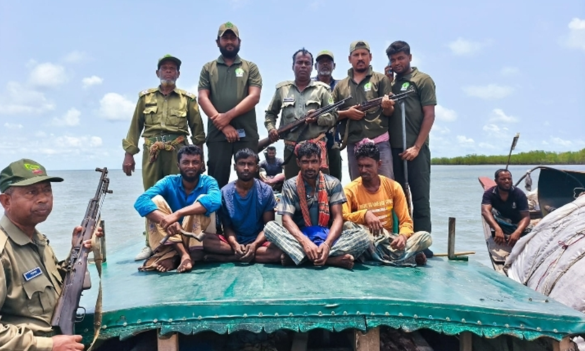 সুন্দরবনে করিম-শরীফ বাহিনীর সঙ্গে বনরক্ষীদের বন্দুকযুদ্ধ, ৪ জেলে উদ্ধার