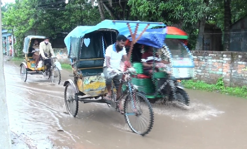 অপরিকল্পিত ড্রেনেজ ব্যবস্থা ও খানাখন্দে বিপর্যস্ত সিরাজগঞ্জ পৌরসভা