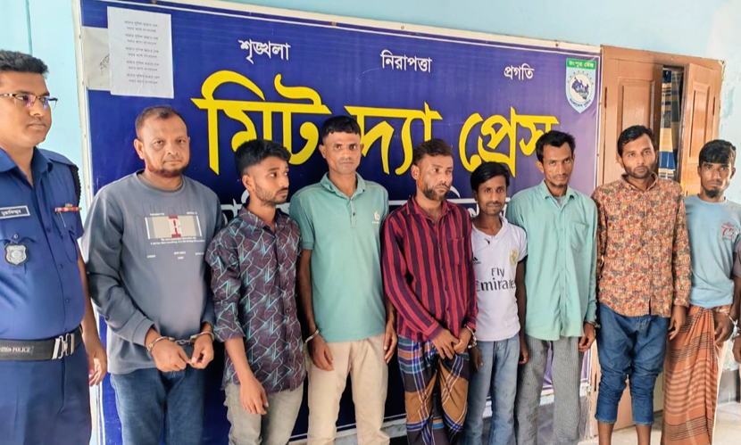 হিলিতে ৭ মামলার কুখ্যাত আসামি শওকতসহ গ্রেফতার ৯