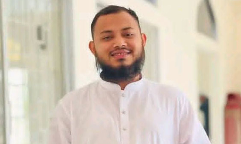 চট্টগ্রামে অটোরিকশায় বাসের ধাক্কা, মাদরাসাছাত্র নিহত