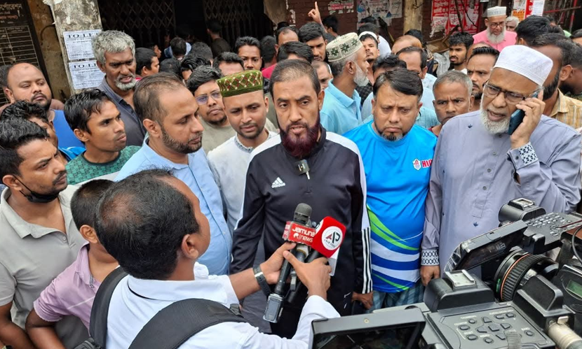 কলমিলতা মার্কেটে অগ্নিকাণ্ডস্থল পরিদর্শন করলেন জামায়াত নেতারা