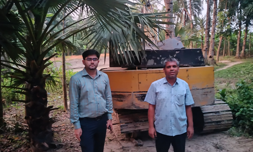 বাগাতিপাড়ায় অবৈধ পুকুর খনন, এক্সকাভেটরের ব্যাটারি জব্দ