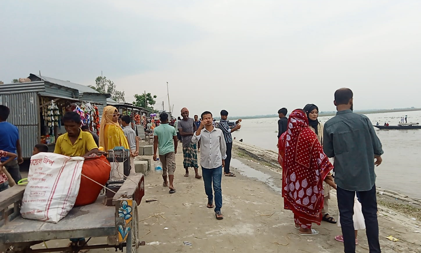 গাইবান্ধার বালাসী ঘাটে চাঁদাবাজ-বখাটেদের উৎপাত