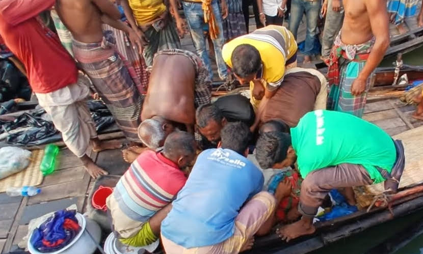মধু সংগ্রহ করতে গিয়ে বাঘের আক্রমণে মৌয়াল আহত