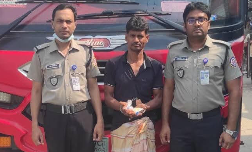 টাঙ্গাইলে বাসযাত্রীর কাছ থেকে ৪০০ পিস ইয়াবা উদ্ধার