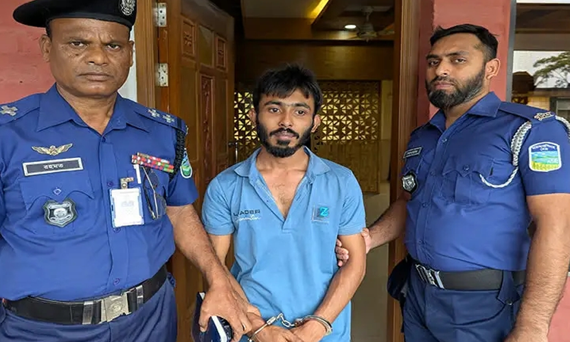 গোপনে ছবি ধারণের অভিযোগে আটক ১