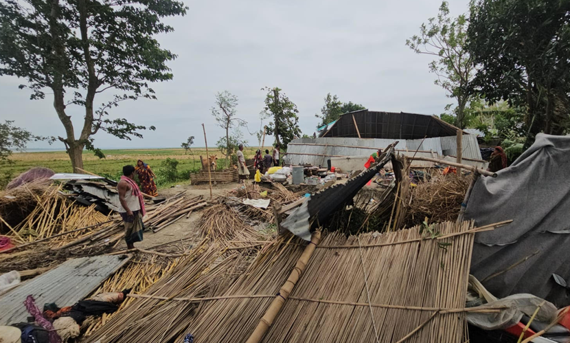 গাইবান্ধায় টর্নেডোর আঘাতে লণ্ডভণ্ড ৪ গ্রাম, আহত ১০ জন