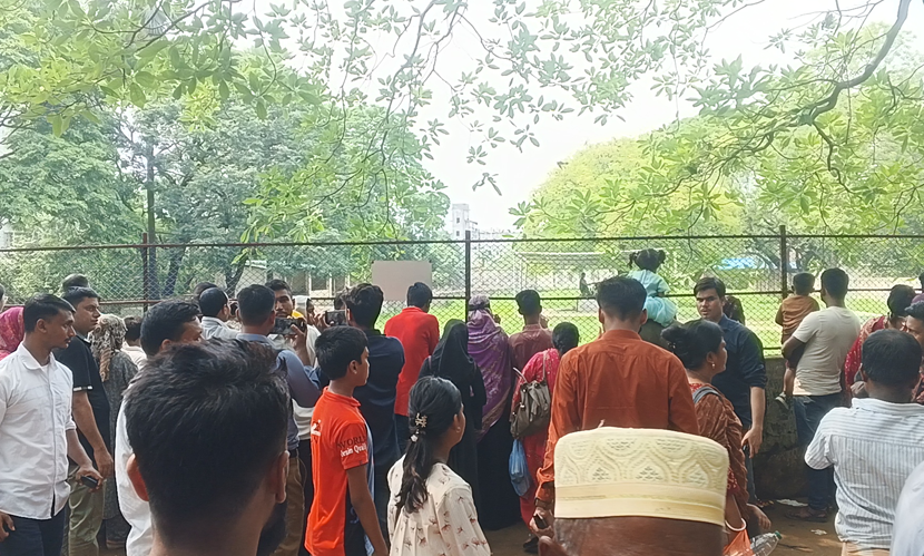 ঈদের ছুটিতে জাতীয় চিড়িয়াখানায় উপচে পড়া ভিড়