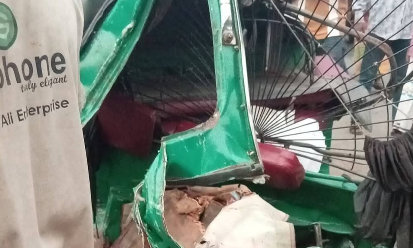 সিরাজগ‌ঞ্জে বাসচাপায় অটোরিকশার ৩ যাত্রী নিহত