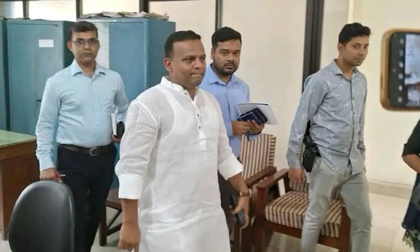 বরিশাল নৌ-বন্দরে প্রতিমন্ত্রীর হঠাৎ পরিদর্শন, অফিসে ছিলেন না অধিকাংশ কর্মকর্তা-কর্মচারী