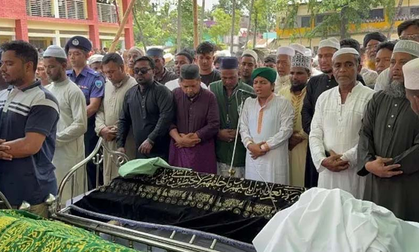 ওমানে নিহত ৪ ভাইয়ের জানাজা পড়ালেন বেঁচে থাকা ভাই, পাশাপাশি কবরে দাফন