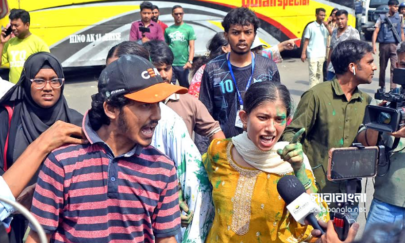 চট্টগ্রামে নিষেধাজ্ঞার মধ্যে গ্রাফিতি আঁকতে আসা শিক্ষার্থীদের সঙ্গে পুলিশের ধস্তাধস্তি