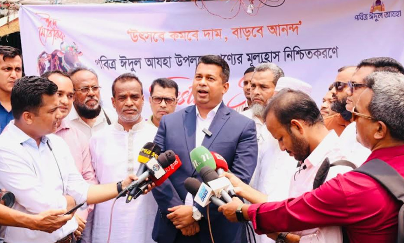 নিত্যপণ্যের দাম কমিয়ে ‘উৎসব ছাড়’ সংস্কৃতি চালু করলেন ডিসি জাহিদ