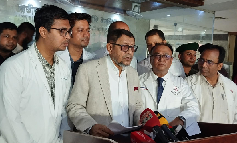 গ্যাস বিস্ফোরণে দগ্ধদের দেখতে বার্ন ইনস্টিটিউটে স্বাস্থ্যমন্ত্রী