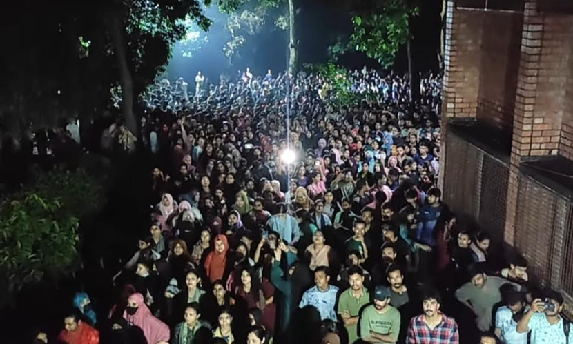 জাবিতে ধর্ষণচেষ্টার ঘটনায় ভিসি-প্রক্টরের পদত্যাগ দাবি