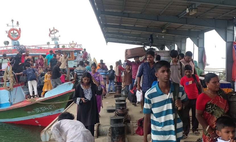 ঈদযাত্রায় দৌলতদিয়া ঘাটে বাড়ছে যাত্রী-যানবাহনের চাপ, নেই ভোগান্তি