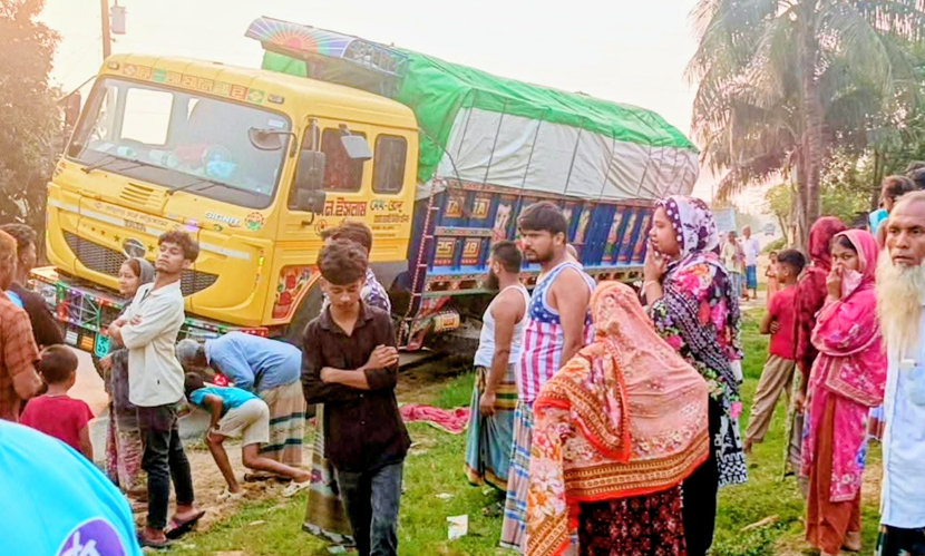 প্রাইভেট পড়তে যাওয়ার পথে প্রাণ গেল শিশুর, বোন হাসপাতালে