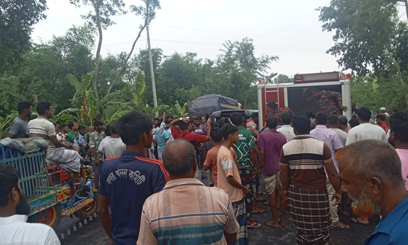 রাজশাহীতে মাহিন্দ্রা ও ট্রাকের সংঘর্ষে নিহত ৩