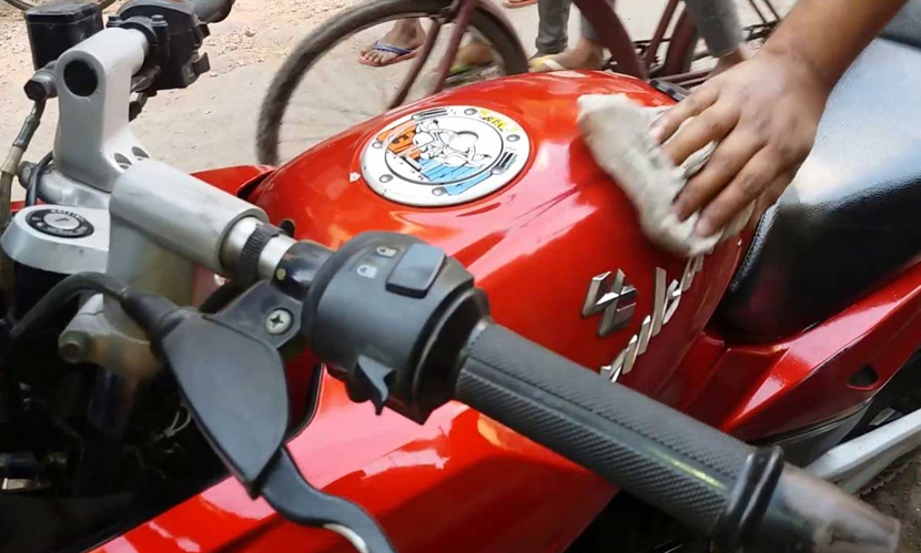 শখের বাইকের রঙ চকচকে রাখার সহজ উপায়