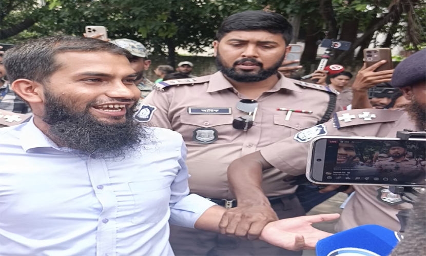 ধানমন্ডি ৩২ নম্বর থেকে যুবক আটক, জুলাই যোদ্ধা দাবি