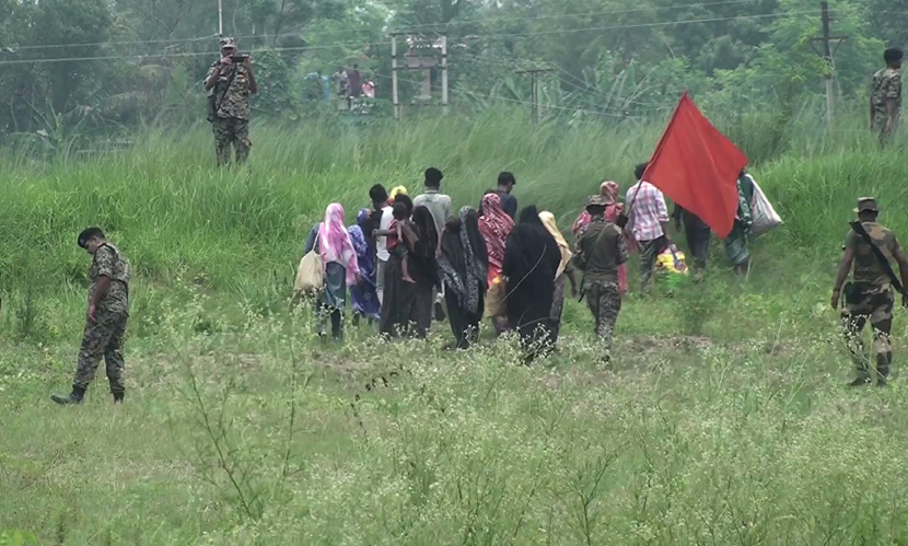 চাঁপাইনবাবগঞ্জ সীমান্ত থেকে ২০ জনকে ফেরত নিল বিএসএফ