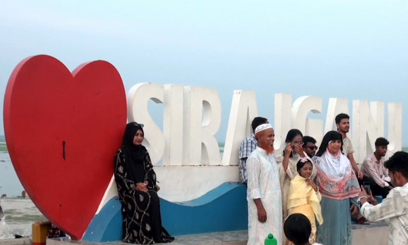 যমুনার তীরঘেঁষা সিরাজগঞ্জ হার্ডপয়েন্ট। ছবি: সারাবাংলা