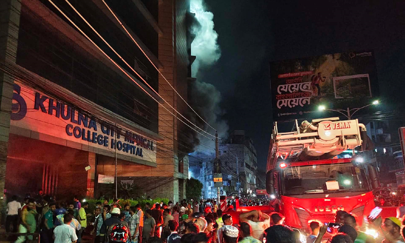 খুলনা সিটি মেডিকেল কলেজ হাসপাতালে ভয়াবহ আগুন