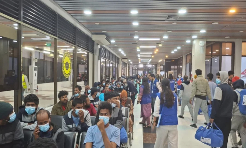 লিবিয়া থেকে ফিরলেন ১৭২ বাংলাদেশি