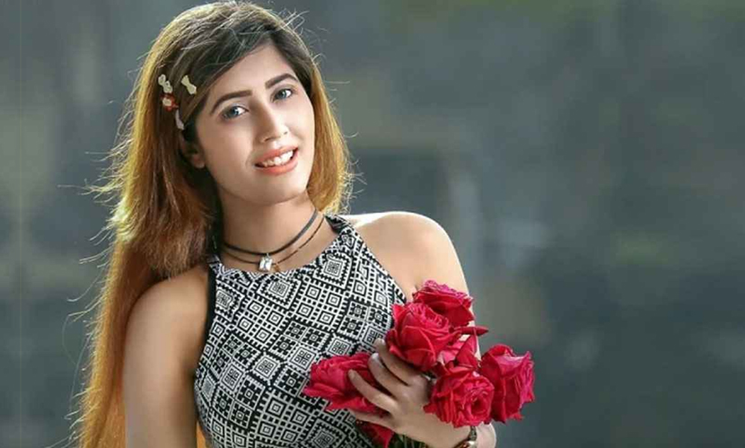 রাস্তায় প্রকাশ্যে হেনস্তার শিকার হলেন মডেল ও অভিনেত্রী নায়লা নাঈম