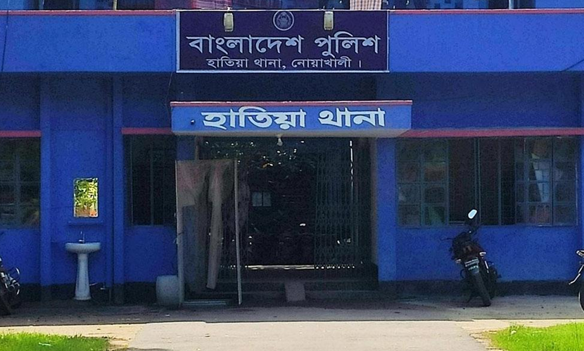 শিক্ষার্থীকে যৌন হয়রানির অভিযোগে শিক্ষকের গলায় জুতার মালা