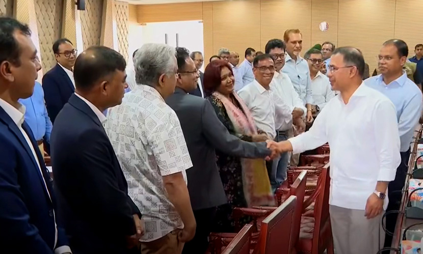 ‘তোষামোদ নয়, জনগণের সামনে সত্য তুলে ধরতে হবে’